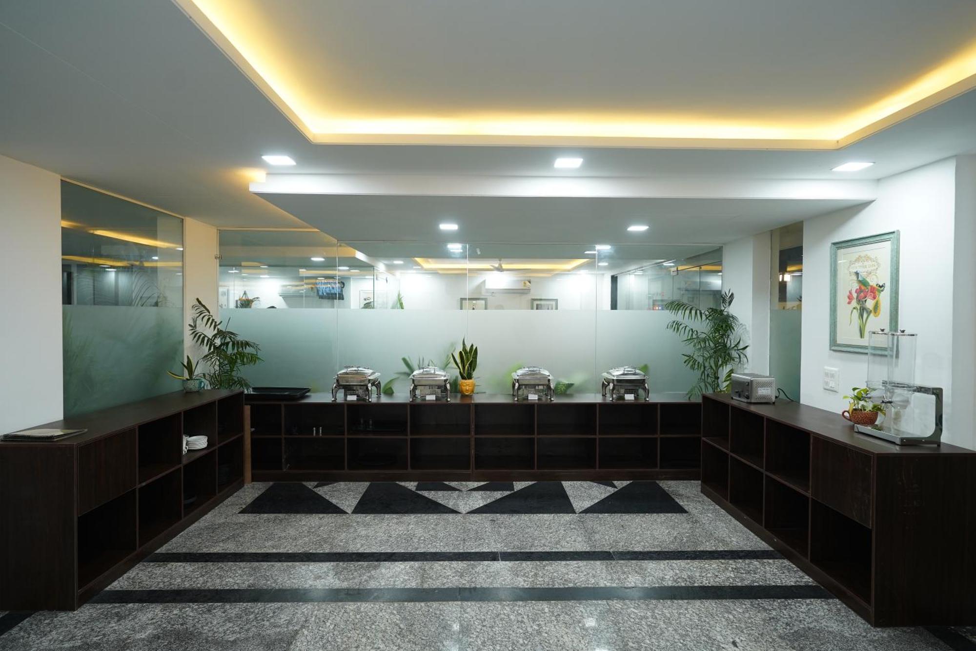 Posh Garden Inn Artemis Hospital Road Gurgaon Exterior foto