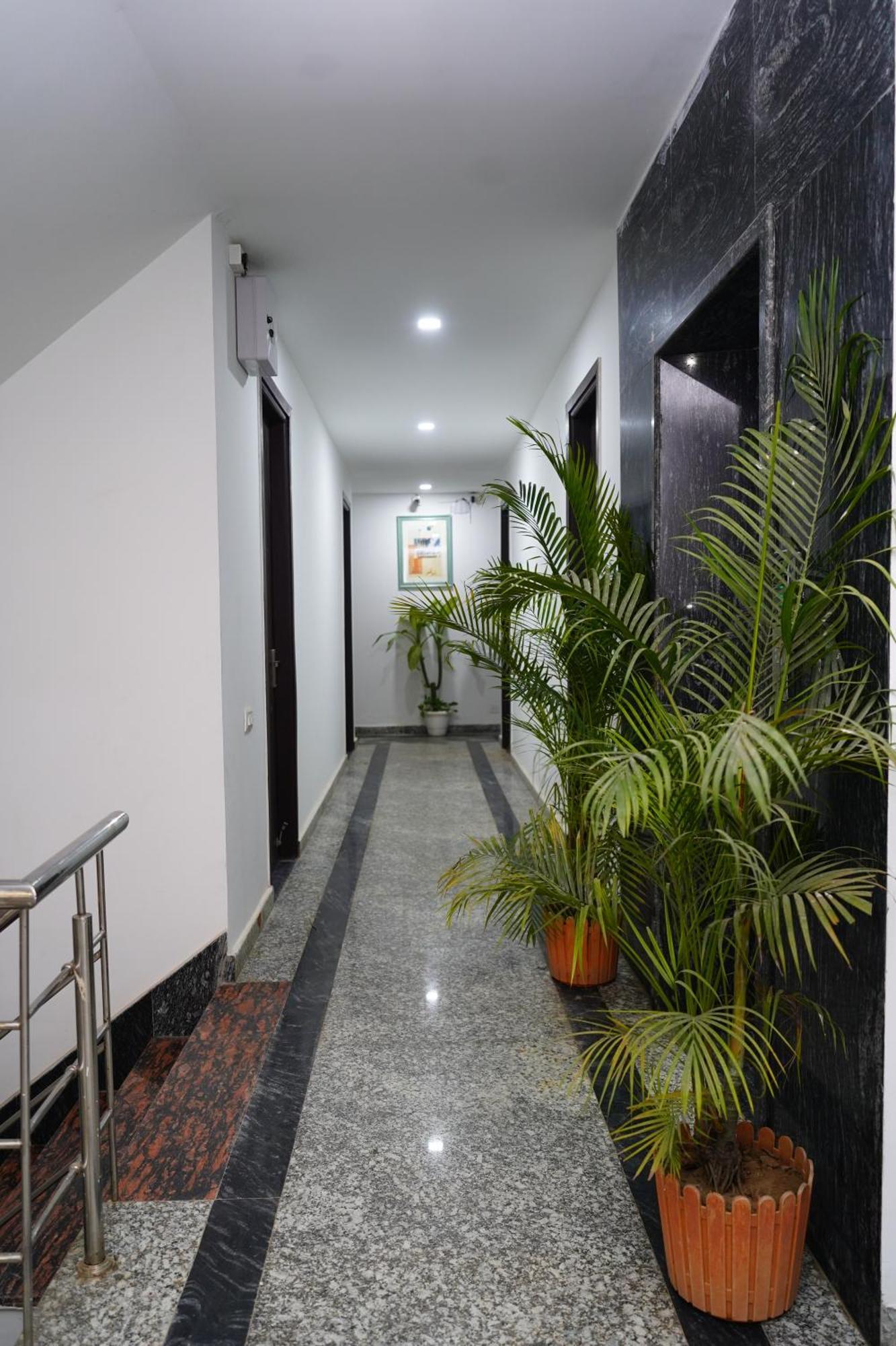 Posh Garden Inn Artemis Hospital Road Gurgaon Exterior foto