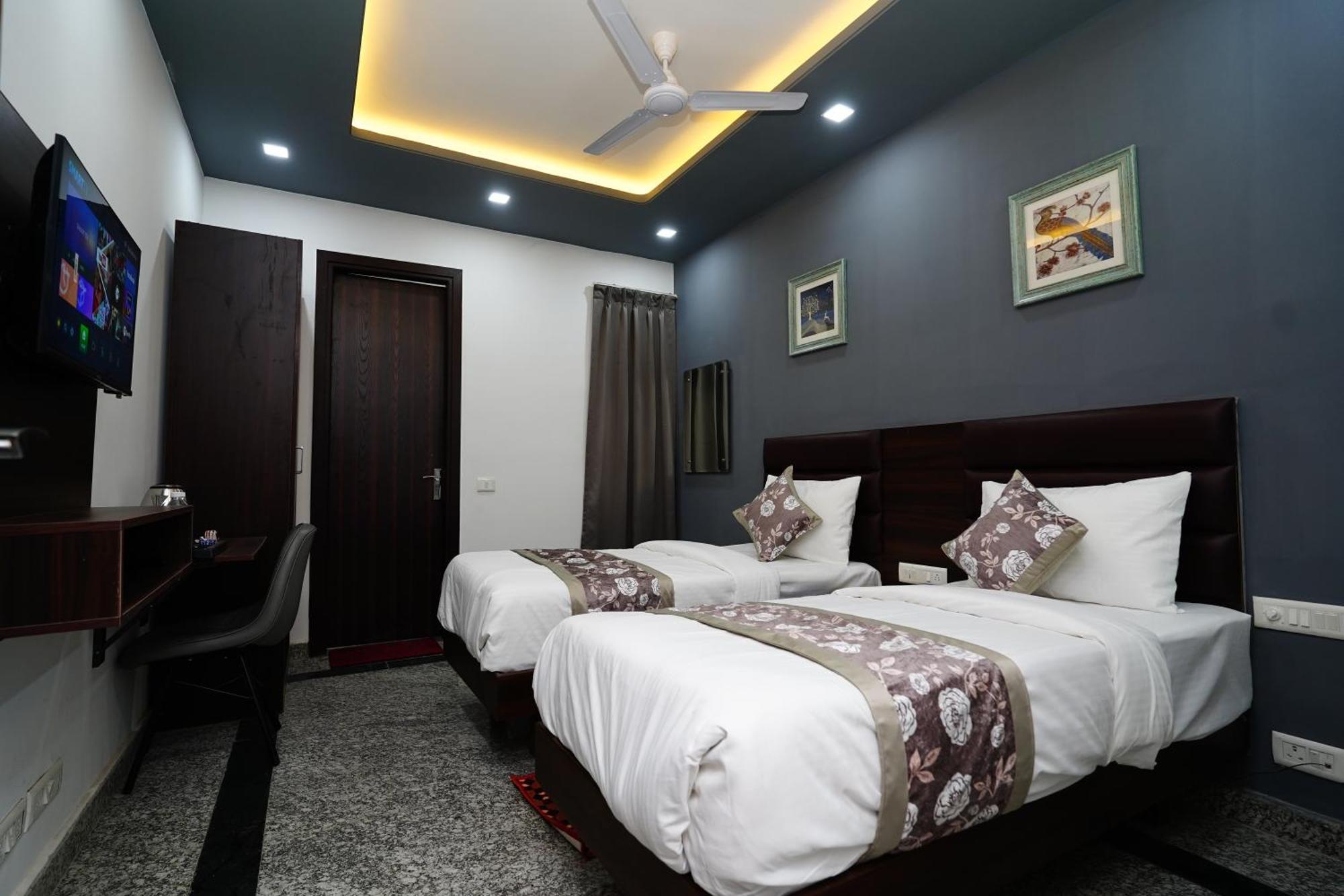 Posh Garden Inn Artemis Hospital Road Gurgaon Exterior foto